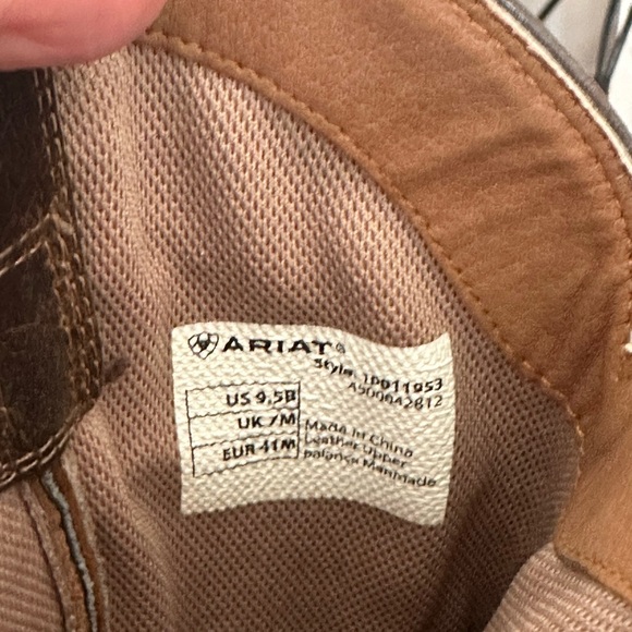 Ariat “Gently Used” Ladies Cowboy Boots - Picture 3 of 3